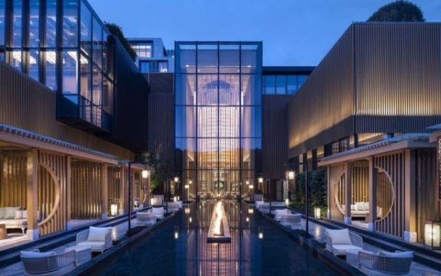 与苏州柏悦酒店会见 LIV 酒店设计年度建筑设计奖得主 Josh Chaiken